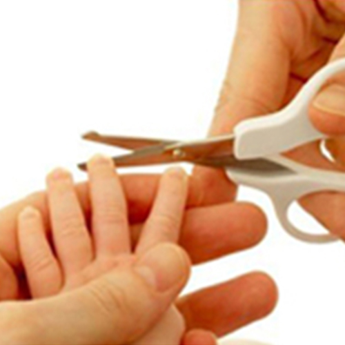 เทคนิค! วิธีการตัดเล็บให้ลูกน้อย